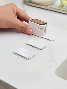 Toothbrush Rack Wall-Mounted No Drilling Toothbrush Holder with Cover Punch-Free Dustproof Toothbrush Hanging Tool