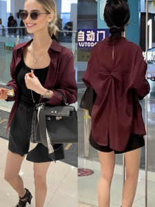 เสื้อเชิ้ตสีแดง แฟชั่นฤดูใบไม้ร่วง 2025 ใหม่ ไฮเอนด์ หรูหรา ลดอายุ ดีไซน์เก๋ไก๋ เสื้อเชิ้ตผู้หญิง ทรงหลวม สไตล์ฝรั่งเศส