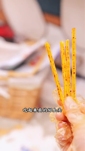 +加量 大包装 卫龙辣条 小辣棒/大面筋/麻辣棒/魔芋爽/亲嘴烧 50g/Weilong Spicy Strips Small Spicy Sticks/Big Gluten/Spicy Sticks/Konjac Shuang/Kissing Burn 50g