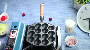 Cetakan Takoyaki Pan Cast Iron 14 Lubang pegangan kayu Penggunaan rumah tangga No-Stick Baking Tray Cetakan Takoyaki Anti