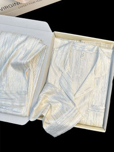 ชุดนอนผ้าไหมน้ำแข็งแขนยาวลายทางหรูหราสำหรับผู้หญิง ชุดนอนอยู่บ้าน 2 ชิ้น โพลีเอสเตอร์ ฤดูใบไม้ผลิและฤดูร้อน