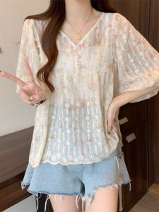 ลดราคาลายดอกไม้ คอวี เสื้อ Babydoll แบบบางแจ๊กเก็ต ผ้าชีฟอง เสื้อท่อนบน หวาน หลวม รุ่นปุ่มปักแขนสั้น