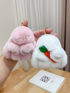 ตุ๊กตากระต่ายปลอมตัวเล็ก ตุ๊กตาขนกระต่ายน่ารัก ห้อยกระเป๋า หัวเข็มขัด ห้อยกุญแจรถยนต์ ตุ๊กตาขนสัตว์น่ารัก