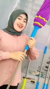 Alat Super Praktis Twist Mop  merupakan otomatis peras kain membersihkan lantai gagangnya stainles