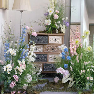 ฤดูใบไม้ผลิที่ทันสมัยฤดูร้อน Moai สวนดอกไม้ประดิษฐ์สําหรับงานแต่งงานร้านค้าปลีกตกแต่งผ้าม่านจอแสดงผลดอกไม้ผ้าไหม