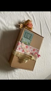 Bộ quà Ly giữ nhiệt 890ml và cây massage bằng đá cẩm thạch quà tặng cho bạn - đồng nghiệp nữ. Tặng kèm ống hút thiệp