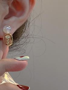 ต่างหูรูปดอกไม้แบบเรียบง่ายหรูหราสำหรับผู้หญิง ต่างหูรูปเข็มเงิน ต่างหูรูปกระดุม ต่างหูรูปลูกปัด ต่างหูรูปดอกไม้ ต่างหูรูปดอกไม้สีทอง