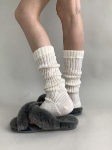 ถุงเท้ายาวครึ่งแข้งถักนิตติ้งสไตล์วันหยุดสำหรับผู้หญิงในฤดูใบไม้ร่วง สีสันสดใส ปกติ ระบายอากาศได้ดี ไม่ติดกัน