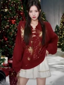 Red Chinese Style Knitted Sweater Womens 2025 New Lazy Style High-End Feel Gold Embossed Button Mandarin Collar Thickened Spring