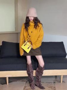MIUCO | Áo Khoác Sweater Cổ Cao Bền Đẹp Màu Vàng