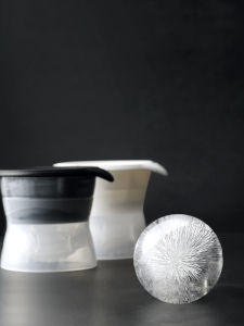 กล่องทำน้ำแข็งทรงกลมขนาดใหญ่ ชุดทำน้ำแข็ง DIY สำหรับใช้ในบ้าน ชิ้นเดียว กล่องทำน้ำแข็งทรงลูกเกลียวสำหรับใส่ Whiskey ของ JiuTu