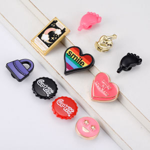 10Pcs/Set Luxurious Style Crocs Jibbitz Charms Crystal Diamond Shoe Flower Detachable Creative KT Cat Decoration Shoe Buckle for Crocs