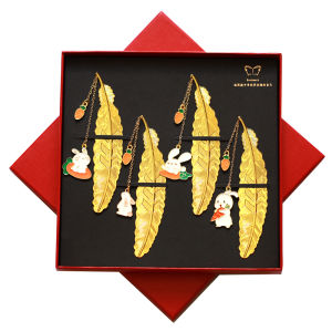 หม้อแกงสีม่วง หมุดหนังสือโลหะ ของขวัญวัฒนธรรมสร้างสรรค์ หมุดหนังสือรูปกระต่ายสำหรับการอ่านคู่ กล่องของขวัญ หมุดหนังสือลายมือ