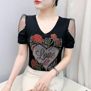 Yimei Mùa Hè Thiết kế mới Chic v-cổ hoa lưới T-shirt với xuyên thấu bong bóng tay áo thời trang cỡ lỡn của phụ nữ dập nóng hàng đầu