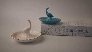 Baki Hiasan Perhiasan Dari Keramik - Desain Burung Merak Elegan Untuk Organizer Aksesoris