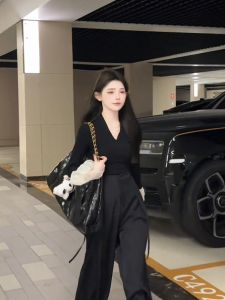 เสื้อยืดคอกลมแขนยาวสไตล์ฝรั่งเศสสำหรับผู้หญิง ทรงเข้ารูป ทรงหลวม แขนกระดิ่ง เสื้อเชิ้ตชั้นใน เสื้อผ้าทำงาน ฤดูใบไม้ร่วง 2024