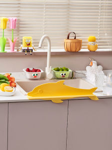 Kitchen Sink Splash Guard Silicone Suction Cup Style Cute Water Barrier for Washing Vegetables And Dishes Drainage Waterproof