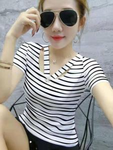 Áo Thun Tay Ngắn Cổ Chữ V Màu Trơn Kẻ Sọc Phong Cách Hàn Quốc Mùa Hè 2025 Áo Thun Nữ Thời Trang Giản Dị Thường Ngày