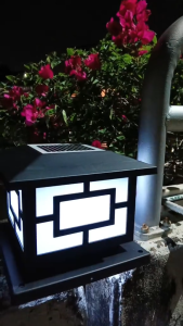 【รับประกัน30ปี】 โคมไฟหัวเสาโซล่าเซลล์ กันน้ำ ไฟโซล่าเซลล์ ไฟสวนหลอดโซล่าเซลล์ ปรับได้ 3 สีพลังงานแสงอาทิตย์