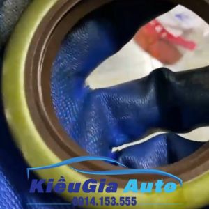 Phớt may ơ sau trong Kia K3000 1997-2019