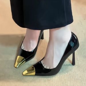 เรียบหรู สีดำ รองเท้าส้นสูงโลหะสีทอง ผู้หญิง ทันสมัย รองเท้าส้นสูงทรงสลิมชี้นิ้วเท้า เซ็กซี่ บล็อกสี หนัง รุ่นอัพเกรด