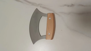 Dao Cắt Pizza Thép Không Gỉ Cán Gỗ Bạch Dương – Sắc Bén Đa Năng Dễ Vệ Sinh