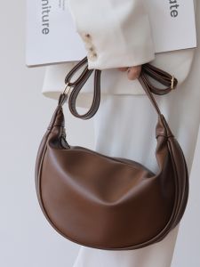 Soft Leather Saddle Bag Half Circular New Moon Crossbody Womens Vintage Airy Versatile Small round Bag Casual Shoulder Bag