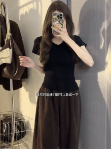 เสื้อยืดคอกลมแขนสั้นผ้าฝ้ายทรงสลิมฟิตสำหรับผู้หญิง ฤดูร้อน 2025 แฟชั่นเสื้อเชิ้ตแขนสั้นคอวี สีสันสดใส ทรงหลวม