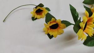 เถาดอกทานตะวันประดิษฐ์ ประดับใบสีเขียว ใช้สำหรับตกแต่งผนัง สวน รั้ว งานแต่งงาน ตกแต่งบ้าน