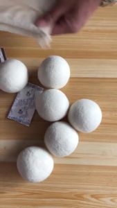 6pcs6cmReusable Wool Dryer Balls Natural Fabric Softener Dryer Balls for Washing MachineWhite