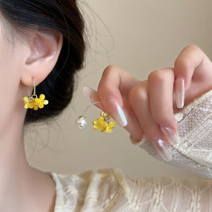 Elegant Pearled Womens Earrings with Chrysanthemum Tassels Fashionable And Luxury Lightweight Trendy Jewelry Accessories