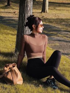 เสื้อโยคะแขนยาวแบบมีโครงเสริมหน้าอกพร้อมแผ่นรองสำหรับผู้หญิง ชุดกีฬาฟิตเนส ผ้าไนลอน ระบายความชื้นได้ดี ฤดูใบไม้ผลิและฤดูใบไม้ร่วง