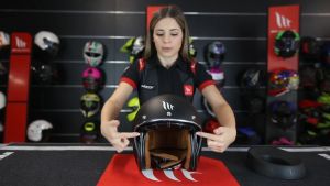 Mt Le Mans Helmet full of personality. In addition to its great safety features its shape gives off high doses of style that brings you back to t he 80s.!The Helmet comes with Full Singapore PSB Approved license.