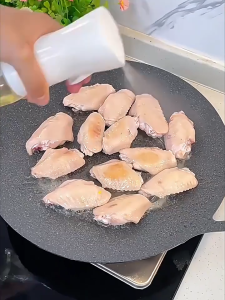 220ml/300ml Glass Oil Spray Bottle - Home Use Food Grade Oil Spray Bottle - Kitchen Non-Condensing Oil Atomizing Spray Bottle