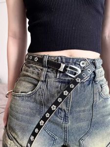 เข็มขัดหนังวัวแท้สไตล์ย้อนยุคแบบมินิมอล หัวเข็มขัดรูปดอกกุหลาบ หัวเข็มขัดรูปโลหะผสม 2 ชั้น สำหรับผู้ชายและผู้หญิง