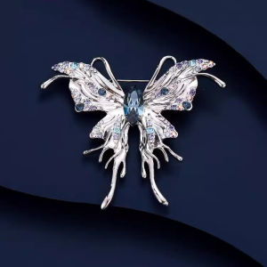 Elegant Butterfly Brooch Pin Womens Fashion Accessory High-End Luxury Butterfly Chest Flower Pin Retro Design Sensation