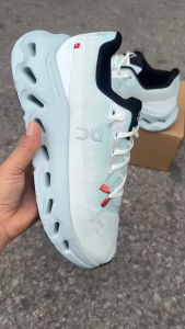 รองเท้าQC Cloud - สีขาว-ฟ้า✅รองเท้าวิ่ง รองเท้าออกำลังหาย รองเท้าผ้าใบชายและหญิง รุ่นใหม่มาแรง