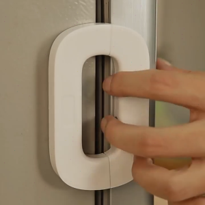 JUNCHUANG ที่ล็อคประตูตู้เย็น กันเด็กเปิดที่ล็อคตู้ เด็กป้องกันการหนีบ ติดกาวไม่ต้องเจาะ ล็อคความป ป้องกันการหนีบ ที่ล็อคตู้เย็น