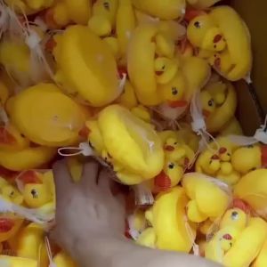 MA02 Mainan Anak Bebek Karet Bunyi Pencet 5pcs Bebek Mandi Bebek Ibu Anak Bebek Karet Mini Bebek Berenang