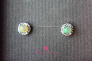 Rosenmarry/ ต่างหูพลอยโอปอแท้ล้อมเพชร เจียหลังเบี้ยรุ้งสวยพลอยดิบสีธรรมชาติ ตัวเรือนเงินแท้ RE002