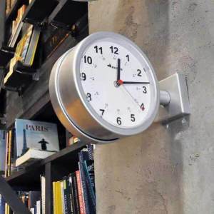 💥Dream Best🔥 Double-sided Retro Wall Clock Round Metal Wall Clock Creative Corner Wall Clock Decoration 20.5*28.5cm