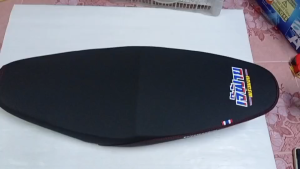 เบาะแต่ง Mio2/ Mio ใหม่ /Mio 115 (2008-2010)  เบาะมอเตอร์ไซค์ โลโก้ เจ๊ฝ้าย พร้อมจบ