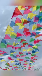 ธงราว 7 สี ธงหลากสี ธงประดับตกแต่ง ธงสามเหลี่ยม ธงราว งานวัด ธงปาร์ตี้ วันเกิด บูธขายของ แบบผ้า เชือกไนล่อน คุณภาพดี ส่งจากไทย
