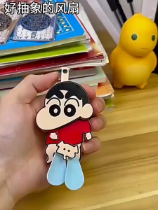 Móc khóa hình quạt mini 3D Crayon Shin-chan nhỏ gọn tiện lợi Móc khóa balo Cu Shin Đáng Yêu