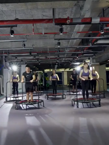 48 นิ้ว Trampoline แทรมโพลีน แทรมโพลีนกระโดด เตียงกระโดด แทรมโพลีนออกกำลังกาย พับเก็บสะดวก แผ่นเท้ากันเสียง