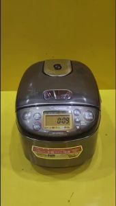 Nồi cơm nội địa Nhật cao tần (IH) Zojirushi NP-GP05E9 (0.54L) (09204253) - Date 2022_Hàng nội địa Nhật đã qua sử dụng điện 100V