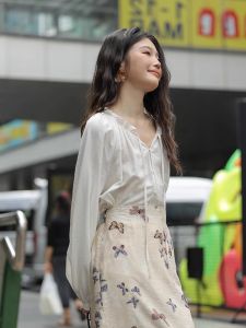 Elegant Loose Long Sleeve Chinese Style Shirt Womens Fashion Spring Autumn New Style MereKore V-neck Bubble Sleeve Top