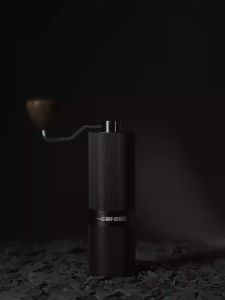 เครื่องบดกาแฟมือหมุน MHW-3BOMBER Racing M1 เป็นเครื่องบดกาแฟมือหมุนที่มีประโยชน์ที่สูงกว่าตัวเอง