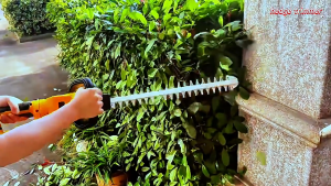 Cordless Electric Hedge Trimmer Brushless Dual Action Grass Pruning Saw Garden Tool