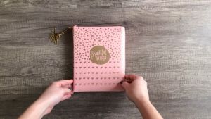 NIV Beautiful Word Bible for Girls: A Creative Bible with 600+ Illustrations & Wide Margins